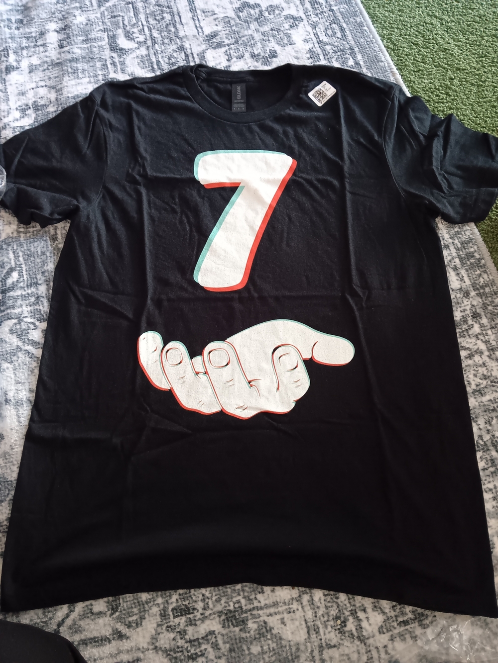 Mens 6/7 Black Tee. Size Medium